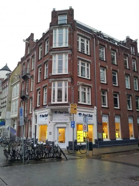 Afbeelding uit: oktober 2011. Links de Linnaeusstraat.