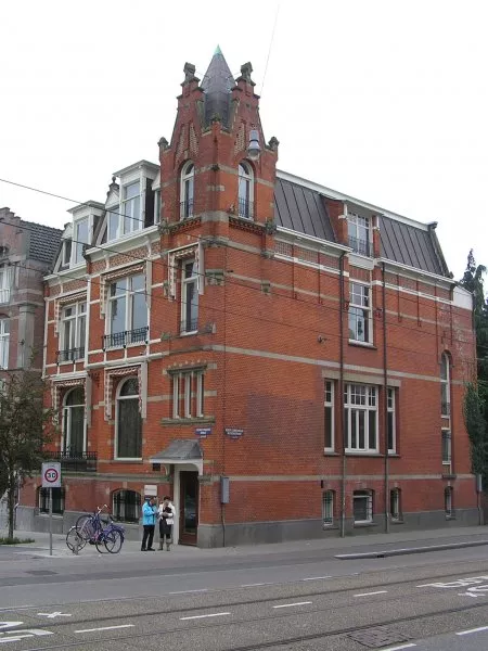 Afbeelding uit: oktober 2011. Rechts de Constantijn Huygenstraat.