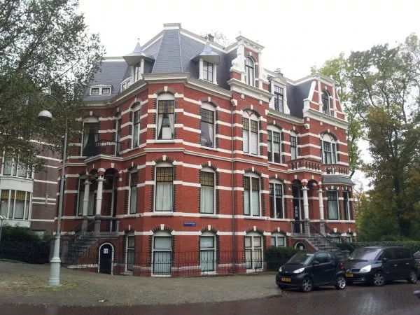 Afbeelding uit: oktober 2011. Van Eeghenstraat (1900).