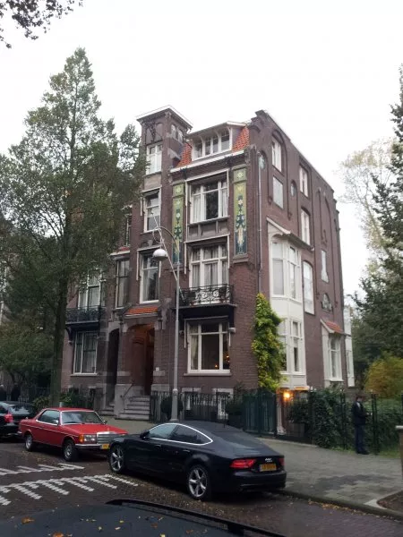 Afbeelding uit: oktober 2011. Dubbele villa Van Eeghenstraat, 1900.