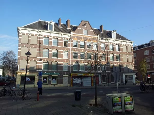 Afbeelding uit: november 2011. Tweede Hugo de Grootstraat, de kop van het blok.