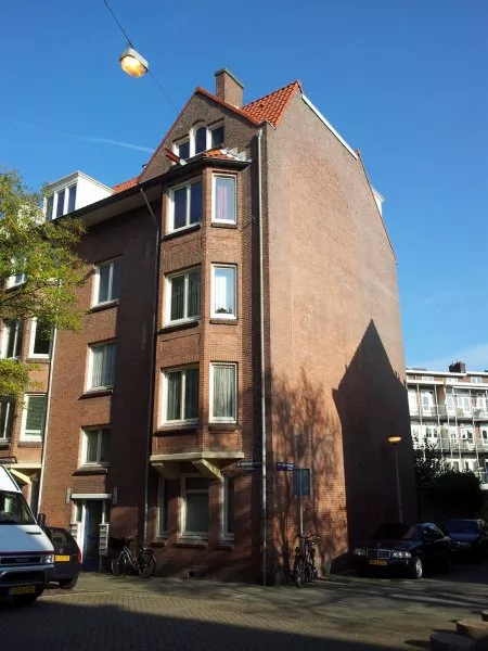 Afbeelding uit: november 2011. De Kempenaerstraat, hoek Van Reenenstraat.