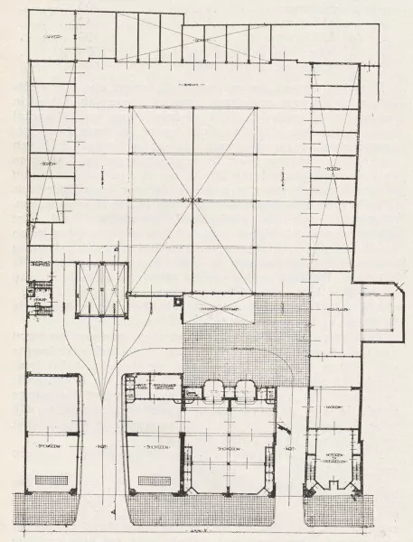 Afbeelding uit: 1927. Plattegrond van de begane grond. Links is de inrit naar de lift te zien. De inrit rechts leidde naar de binnenplaats. (Afbeelding uit Het bouwbedrijf, 14/1927).