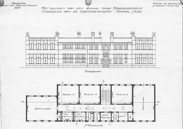 Afbeelding uit: 1914. Voorgevel en plattegrond van de eerste verdieping. Drie klaslokalen, en links en rechts speellokalen. De indeling van de begane grond was vrijwel identiek.