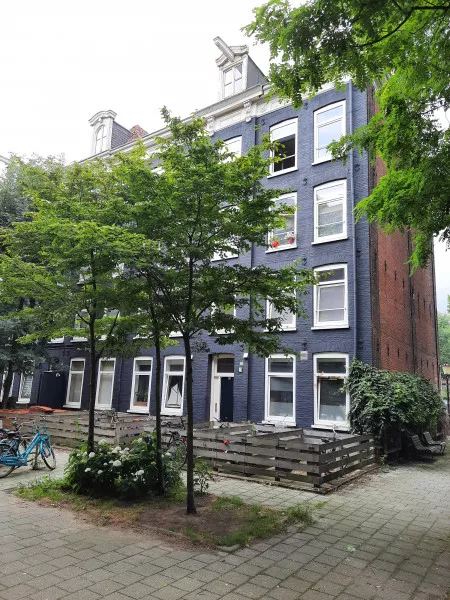 Afbeelding uit: juli 2021. Houtmanstraat 20 en 22 (v.r.n.l.).