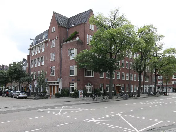 Afbeelding uit: augustus 2021. Hoek Schubertstraat (links).
