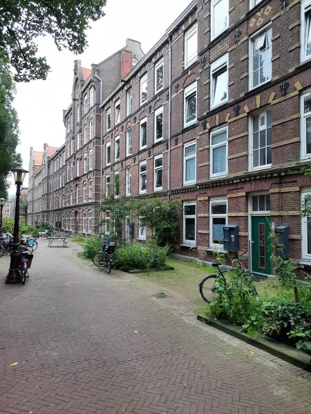 Afbeelding uit: augustus 2021. Roggeveenstraat.
