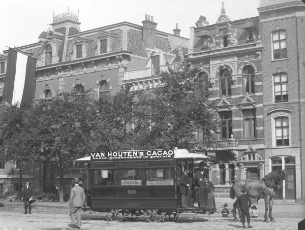 Afbeelding uit: 1890. Een paardentram op de Weteringschans.