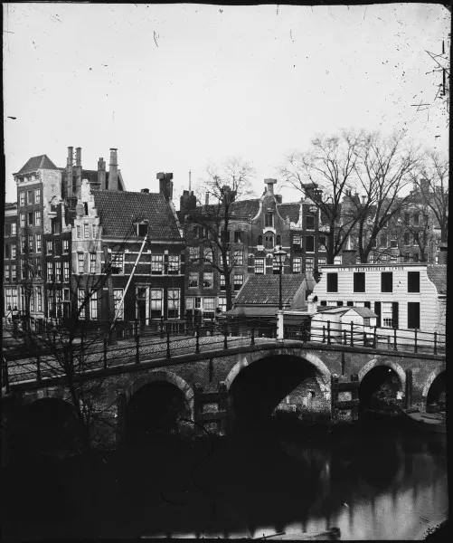 Afbeelding uit: 1862. De voorganger van de huidige brug.