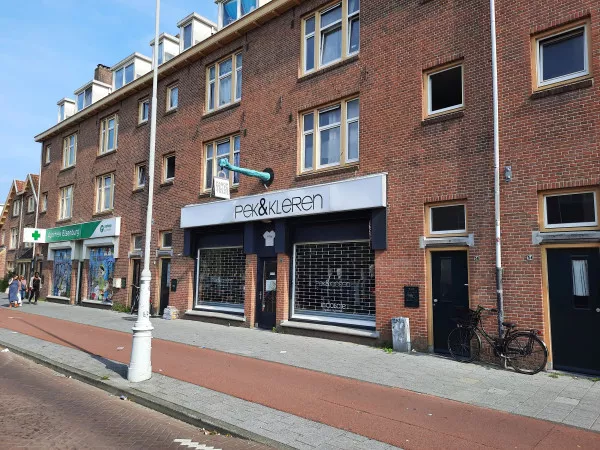 Afbeelding uit: september 2021. Kledingwinkel "Pek & Kleren".