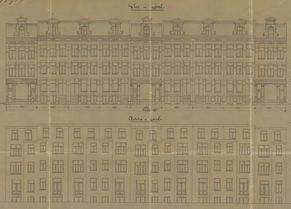 Afbeelding uit: 1891. Het oorspronkelijke ontwerp van de voor- en achtergevels. De huizen met winkels werden uiteindelijk (met vergunning) een bouwlaag hoger uitgevoerd.