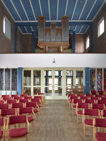 Afbeelding uit: 2009. De kerkzaal, met orgel. Bron: Rijksdienst voor het Cultureel Erfgoed, Amersfoort / doc.nr 561.441.