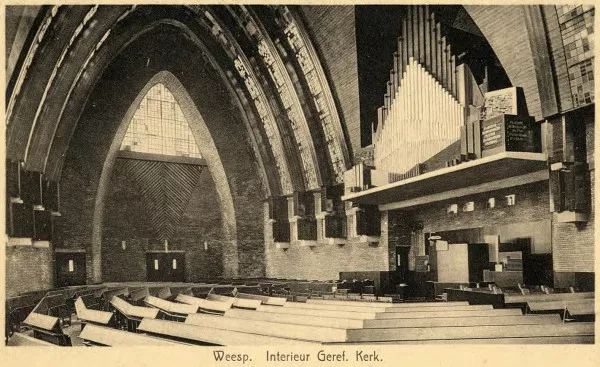Afbeelding uit: circa 1930. Interieur van de kerk. Prentbriefkaart. Bron: RHC Vecht en Venen, afb. GAWfoto00099