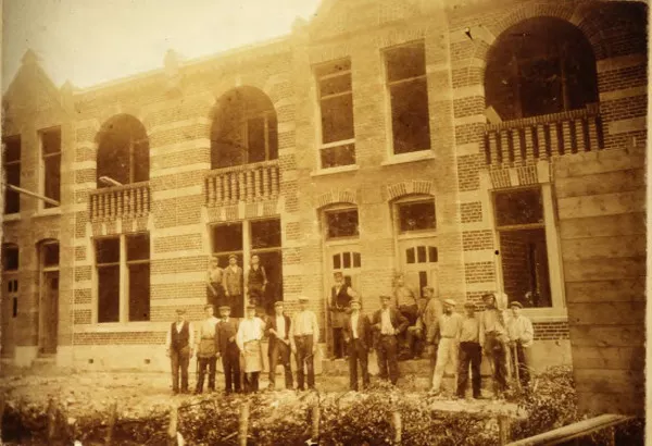 Afbeelding uit: 1904. Tijdens de bouw.