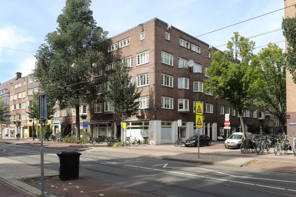 Afbeelding uit: september 2022. Rechts is de Des Présstraat.