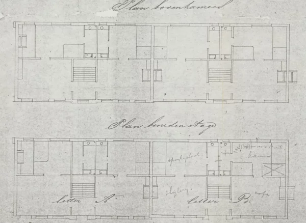 Afbeelding uit: 1871. Plattegronden van de 'bovenkamers' en van de benedenetage (onder). Op de plattegrond rechtsonder staat "slijterij" en "café".