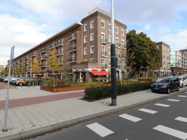 Afbeelding uit: oktober 2022. Akbarstraat bij de Bos en Lommerweg.