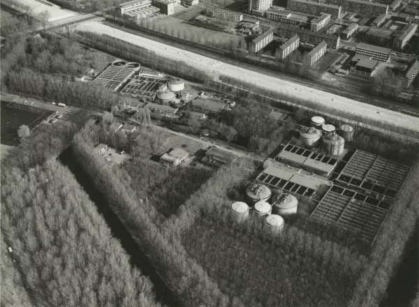 Afbeelding uit: circa 1983. Het complex in 1983.
Bron afbeelding: SAA, bestand B00000036337.