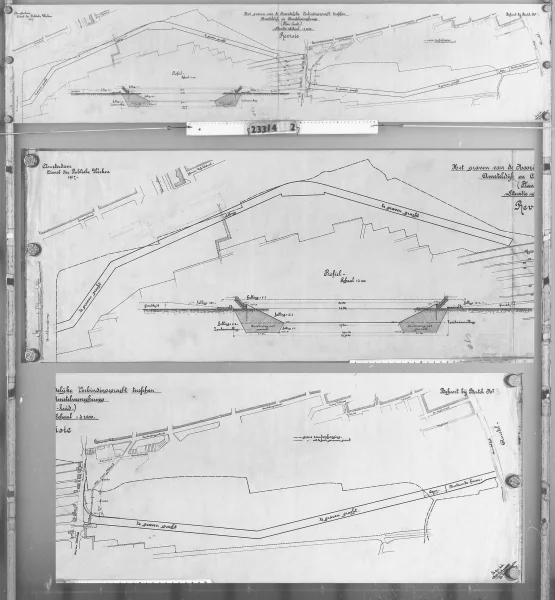 Afbeelding uit: 1918. Bestektekening voor het graafwerk in 1918 (montage). Boven: het geheel; midden: het westelijke deel (Noorder Amstelkanaal); onder: het oostelijke deel (Amstelkanaal).