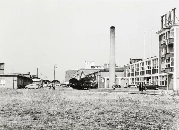 Afbeelding uit: juni 1959. Het complex van Leonard Lang in 1959.
Bron afbeelding: SAA, bestand 010122000615.