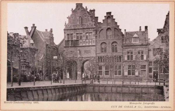 Afbeelding uit: 1895. Straatbeeld van het stadje van de wereldtentoonstelling 1895.
Bron afbeelding: SAA, bestand 010005000973.