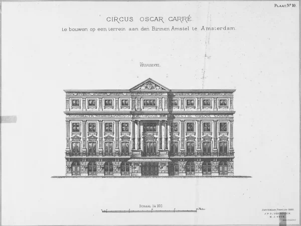 Afbeelding uit: 1886. Ontwerptekening van de voorgevel. Op het fries staat de tekst "Koninklijk Nederlandsch Circus Directie Oscar Carré".