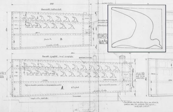 Afbeelding uit: 1930. Ontwerptekening van de afsluithekken, helaas onscherp. Boven een trottoirhek, onder een rijweghek. Inzet: model voor de uitsnede.