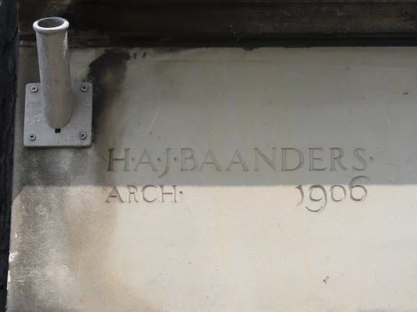 Afbeelding uit: juni 2023. "H·A·J·Baanders·
Arch·       1906"