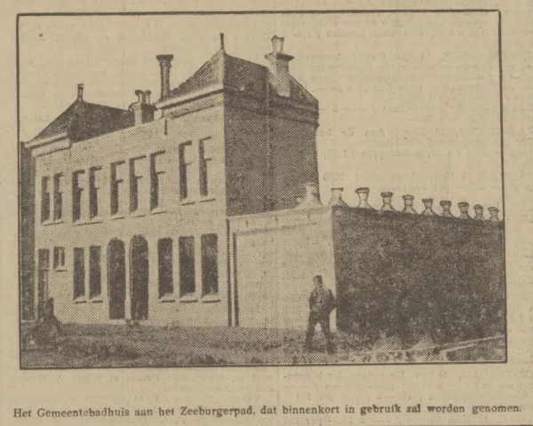 Afbeelding uit: november 1910. Foto uit het dagblad De Courant van 18 november 1910. Elke doucheruimte had een eigen ventilatiekanaal.