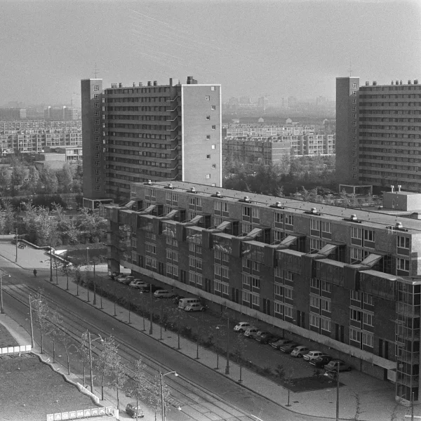 Afbeelding uit: oktober 1972. Op de voorgrond het meest oostelijke deel van het complex.