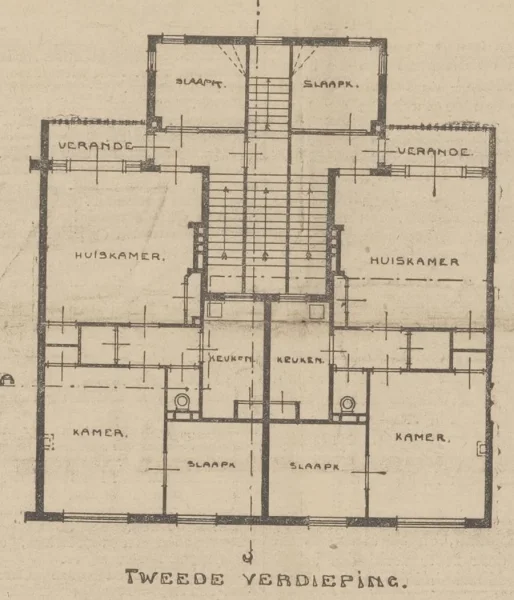 Afbeelding uit: januari 1913. Plattegrond van woningen op de eerste verdieping (NB: het onderschrift is onjuist), gepubliceerd in dagblad De Amsterdammer van 11 januari 1913.