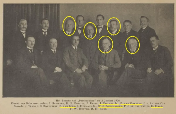 Afbeelding uit: 1926. Het bestuur van de werkliedenvereniging in 1926. Bestuurders van de woningstichting kwamen uit dit bestuur; de eerste vijf zijn gemarkeerd. Foto uit een jubileumboek.