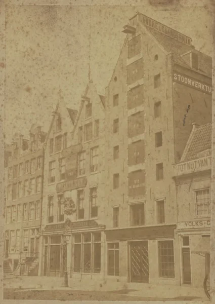 Afbeelding uit: circa 1873. Ook Spuistraat 6 was in gebruik bij Landré & Glinderman.
Bron afbeelding: SAA, bestand AANB00336000001.