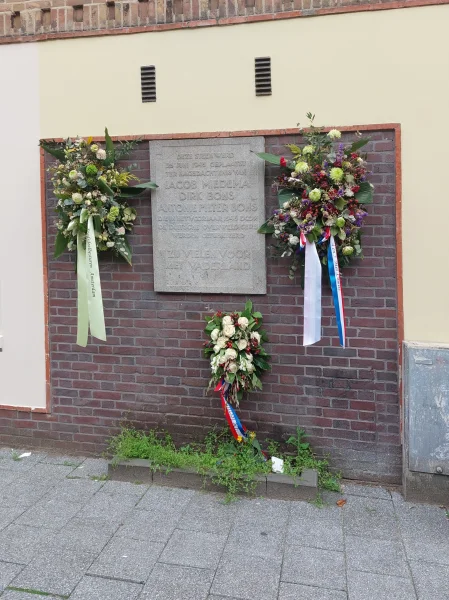 Afbeelding uit: mei 2024. Oorlogsmonument, tussen nummers 78 en 80.
