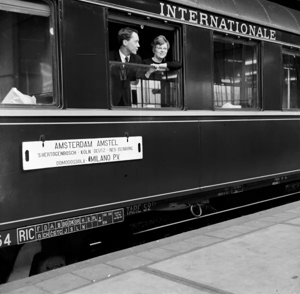 Afbeelding uit: april 1967. Autoslaaptrein naar Milaan.