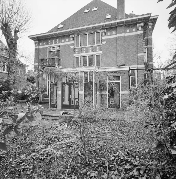 Afbeelding uit: april 2003. Achterzijde. Foto collectie Rijksdienst voor het Cultureel Erfgoed, documentnummer 341.379.