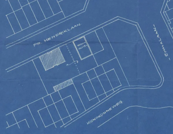 Afbeelding uit: 1918. Kaartje met de situatie van het koetshuis van Gilissen. Achter in de tuin kwam een rijtje bergingen.