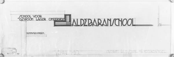 Afbeelding uit: 1923. PW ontwierp ook de belettering van de naam van de school en van het bord met kennisgevingen.
