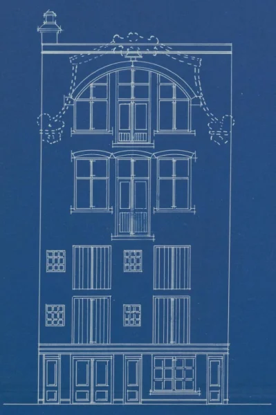 Afbeelding uit: 1898. In 1898 kreeg het pand de huidige lijstgevel. De stippellijntjes tonen de oude situatie.