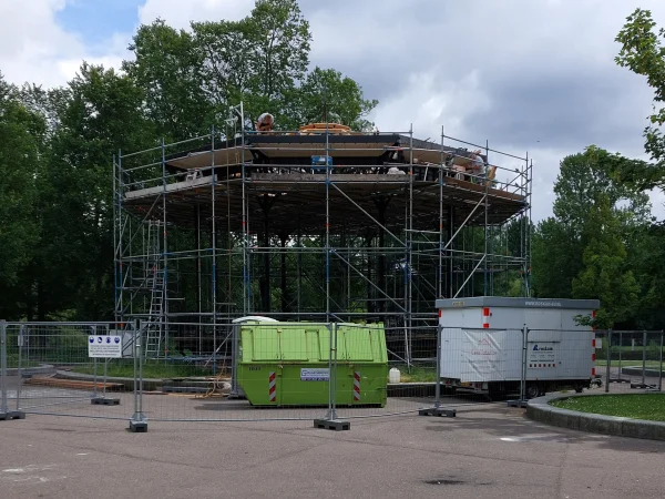 Afbeelding uit: juli 2024. Tijdens de renovatie van het dak.