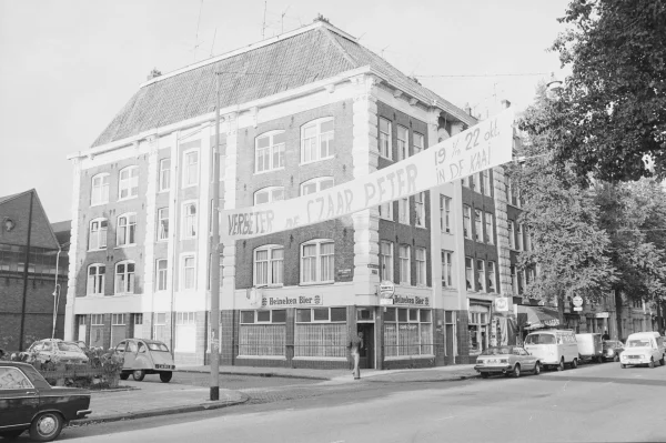Afbeelding uit: oktober 1978. Het (afgebroken) buurpand aan de Eerste Coehoornstraat en Czaar Peterstraat. Collectie Noord-Hollands Archief, inv.nr NL-HlmNHA_1478_17282K00_35.