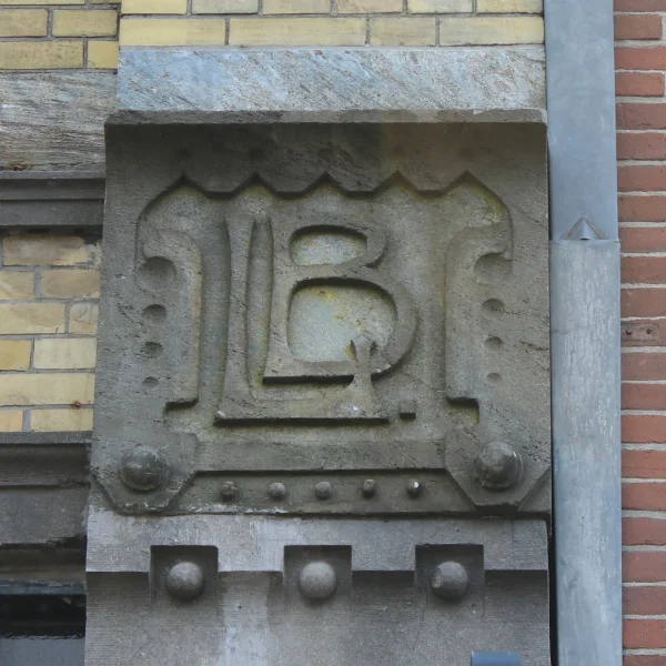 Afbeelding uit: september 2024. Monogram met de letters L en B, van "Levensverzekerings-Bank".