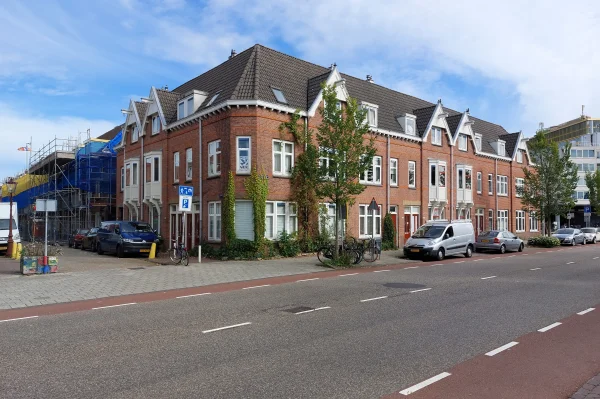Afbeelding uit: oktober 2024. Havikslaan, hoek Leeuwerikstraat (links).