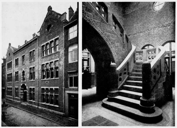 Afbeelding uit: 1916. Voorgevel en hal van het kantoorgebouw van de Huiszittende Armen, Reguliersdwarsstraat (gereed in 1912, verloren gegaan in WO II). Foto's uit het Bouwkundig Weekblad 48, maart 1916.