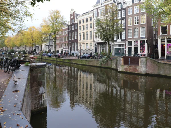 Afbeelding uit: oktober 2024. De tijdelijk verwijderde brug.