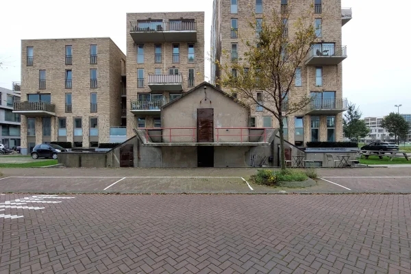 Afbeelding uit: oktober 2024. Een van de twee voormalige slibvijzelgemalen in de Roepie Kruizestraat.