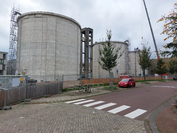 Afbeelding uit: oktober 2024. Aan de kant van de Faas Wilkesstraat.