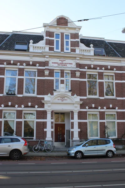 Afbeelding uit: november 2024. Circa 2023 zijn de opschriften zichtbaar gemaakt in een rode kleur.