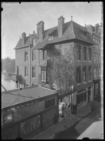 Afbeelding uit: 1918. Hier is de zijgevel nog goed te zien.
Bron afbeelding: SAA, bestand MBCH00001000520.