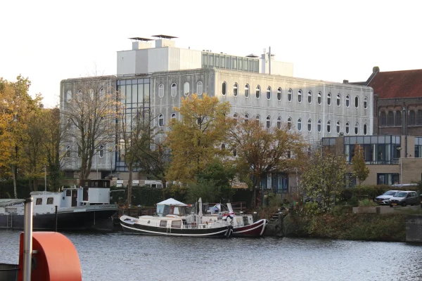 Afbeelding uit: november 2024. Gezien vanaf de Oostenburgergracht.